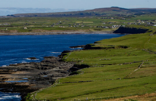 Irish flag at the hiking trail leading from Doolin to the Cliffs