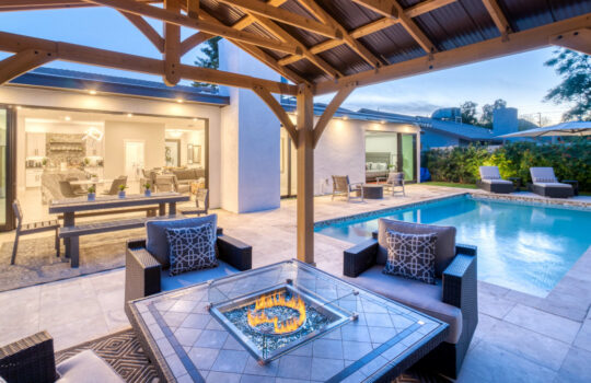 Air bnb Outdoor eating area
