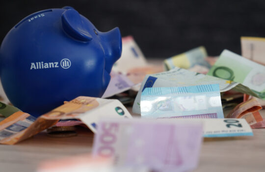 Allianz Aktie Versicherung, Finanzen, Dienstleister