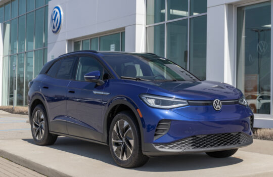 Volkswagen VW Aktie - Noblesville - Circa March 2023: Volkswagen ID.4 SUV Electric Vehicle EV display. Volkswagen offers the ID.4 in Standard, Pro, S and Pro S models.