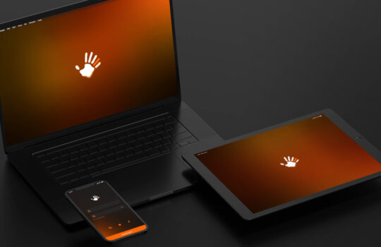 Atoss Software Logo auf verschiedenen Display-Geräten wie Laptop , Tablet und Smartphone