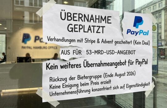 PayPal Hamburg office window with torn paper notices in German about a planned takeover and failed negotiations with Stripe and Advent, logo visible on the right.